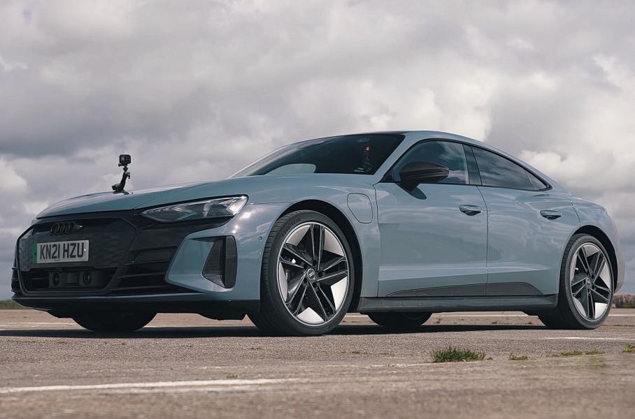 Дрэг-гонка: Mercedes-AMG E 63 S против Audi RS e-tron GT