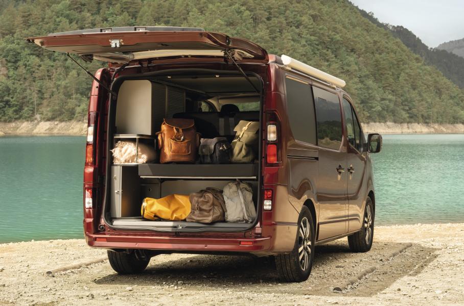 Renault Trafic превратили в комфортный кемпер
