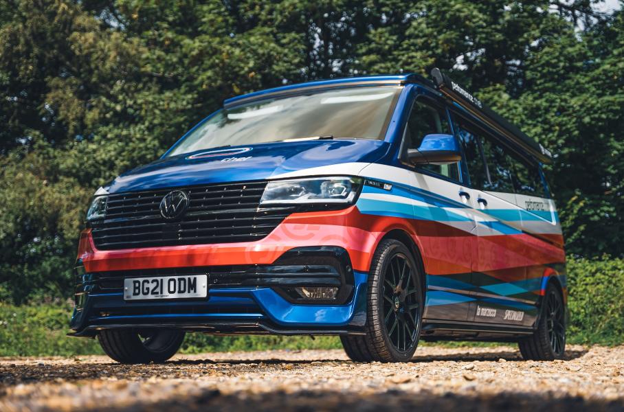 Volkswagen Transporter превратили в кемпер для велосипедистов
