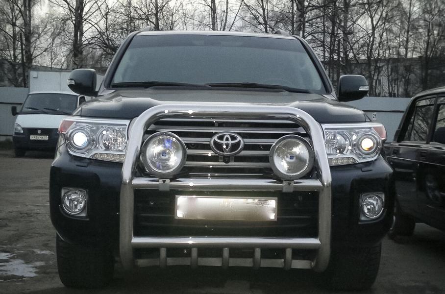 Подержанный Toyota Land Cruiser 200 продают в Москве дороже нового Land Cruiser 300
