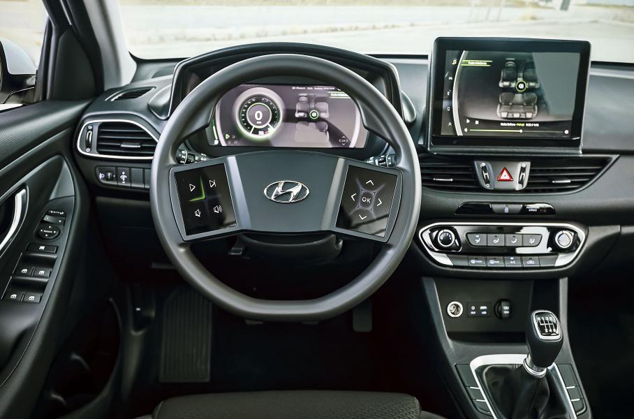 Новые Hyundai могут получить руль с экраном по центру