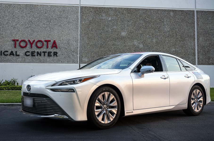 Водородный Toyota Mirai установил новый рекорд по дальности хода