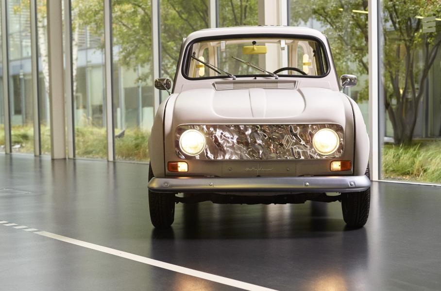 Винтажный Renault 4 превратили в мини-отель на колесах