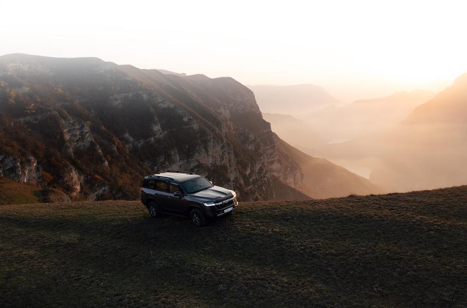 Топовый Toyota Land Cruiser 300: дизель и версия GR Sport