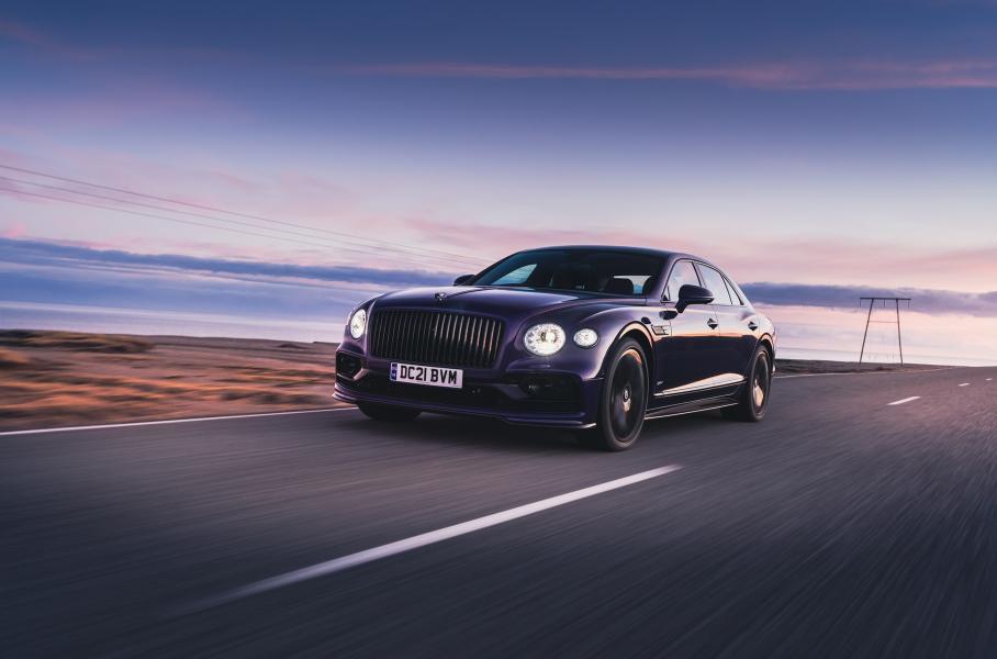 Заправленный биотопливом Bentley Flying Spur пересек Исландию