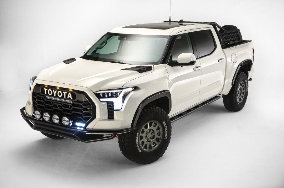 Посмотрите на экстремальную Toyota Tundra для гонок по пустыне