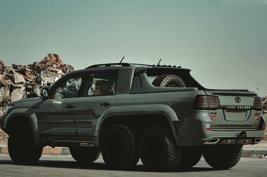 В Ираке превратили Land Cruiser в роскошный шестиколесный пикап