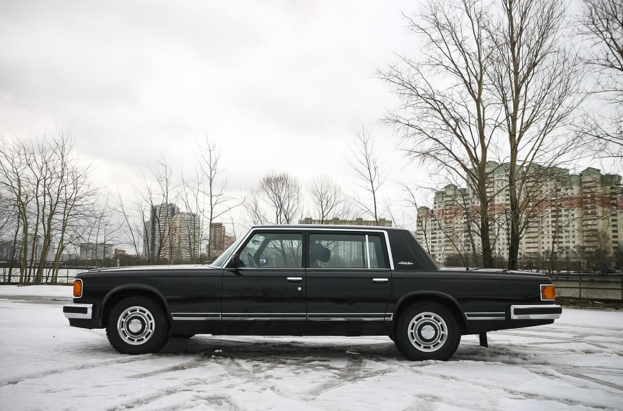 В Москве продают один из последних лимузинов ЗИЛ. Автомобиль всё ещё на заводской гарантии