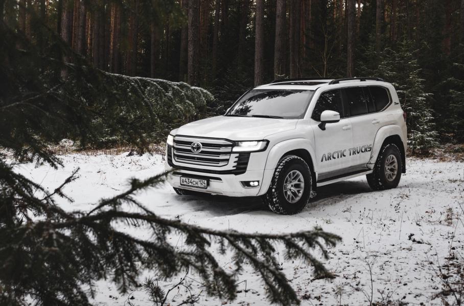 Toyota Land Cruiser 300 превратили в «арктический» вездеход