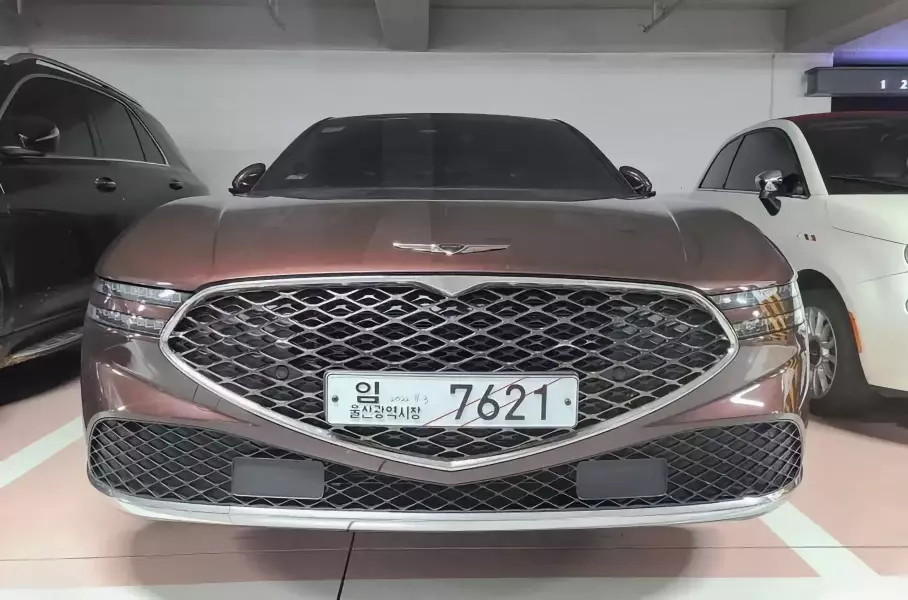 Появились «живые» фотографии нового Genesis G90