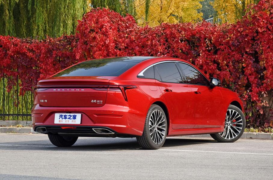 Китайский FAW привезет в Россию стильный седан размером с Octavia