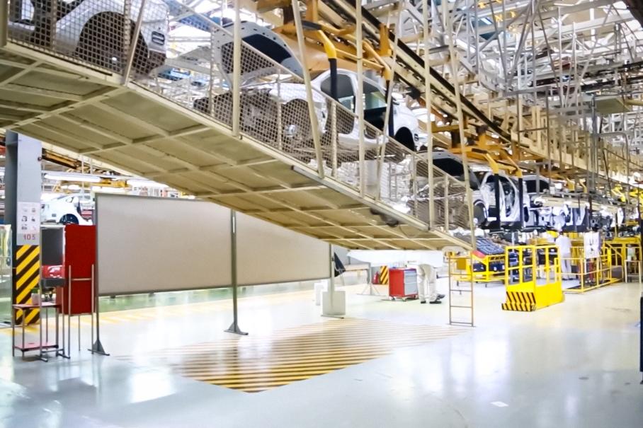 АвтоВАЗ сделал так, чтобы Lada Vesta не падала с конвейера в процессе сборки