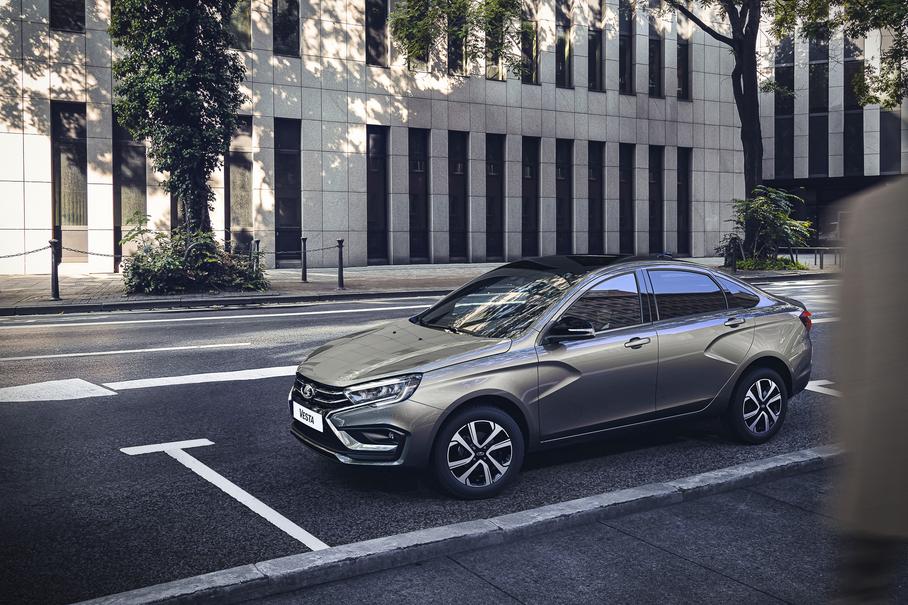 Новая Lada Vesta, Ford Ranger Raptor с V6 и кроссовер Renault Austral: главное за неделю