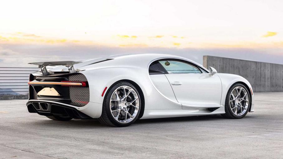 Посмотрите на очень белый Bugatti Chiron американского рэпера
