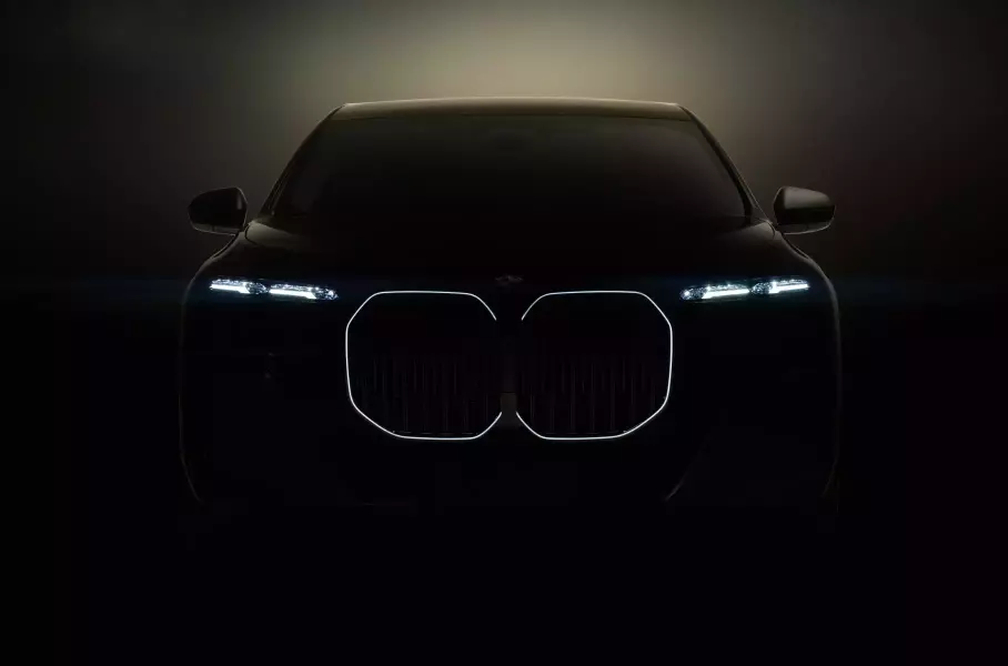 Тизер следующей «семерки» BMW