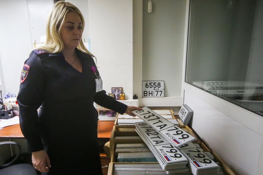 В Москве на один день приостановят выдачу прав и постановку автомобилей на учет