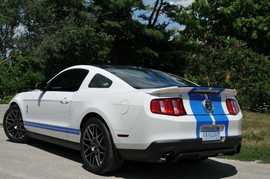Старый Shelby GT500 с автографом Шелби выставили на продажу