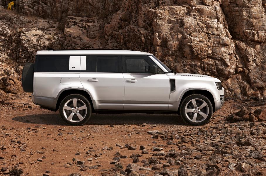 Дорожный просвет Defender 130 — 29 сантиметров, а глубина преодолеваемого брода — 90 сантиметров