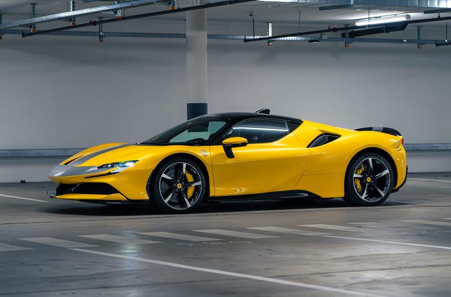 1000-сильный гибрид Ferrari с небольшим пробегом оценили в 50 миллионов рублей
