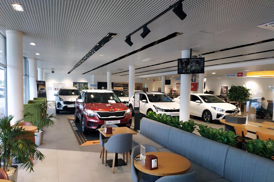 Российских дилеров хотят штрафовать за навязывание «допов»