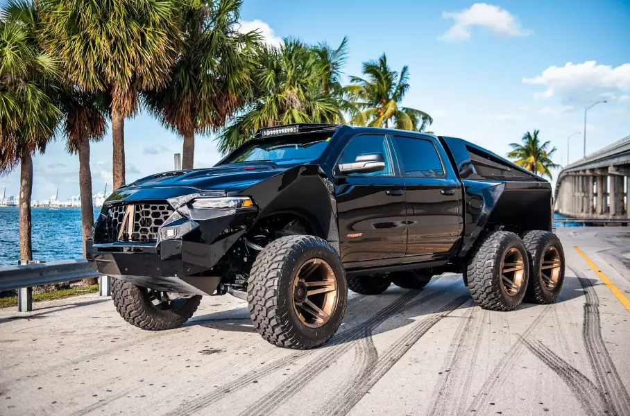 RAM 1500 превратили в 850-сильного «Джаггернаута» с тремя осями