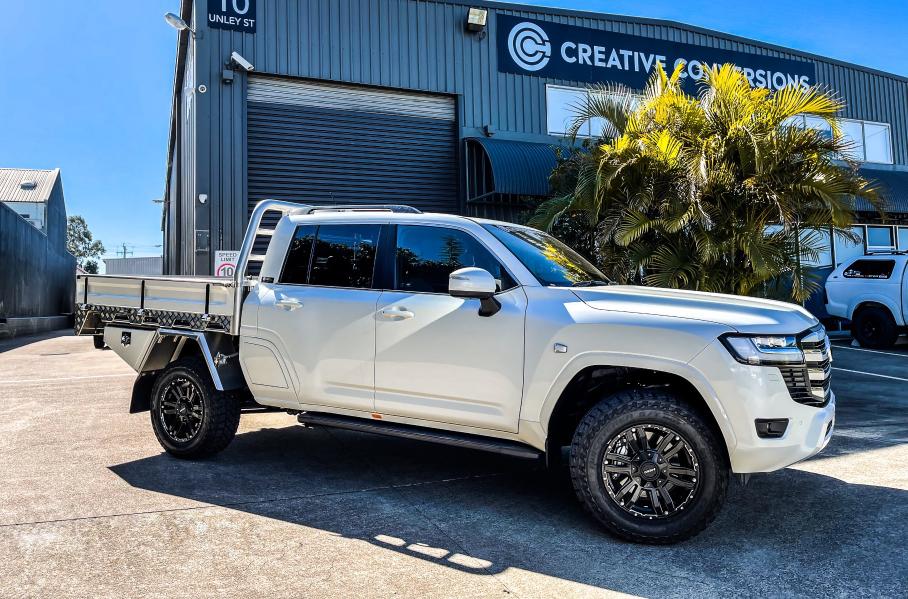 Toyota Land Cruiser 300 переделали в пикап