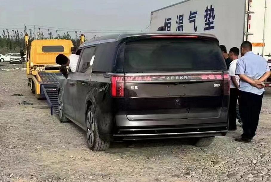 Раскрыта внешность роскошного электрического минивэна Geely