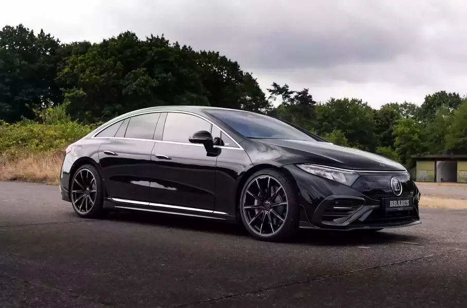 Очередной рекорд Porsche Taycan, новый кроссовер Changan и Mercedes-Benz EQS от Brabus: главное за неделю