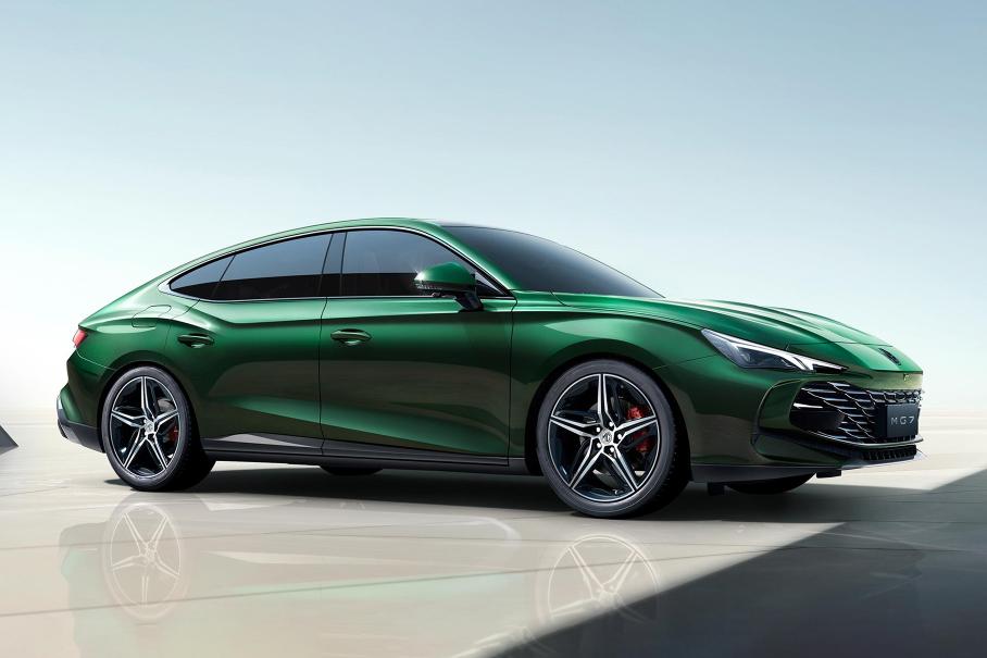 Представлен новый китайский лифтбек размером с Toyota Camry