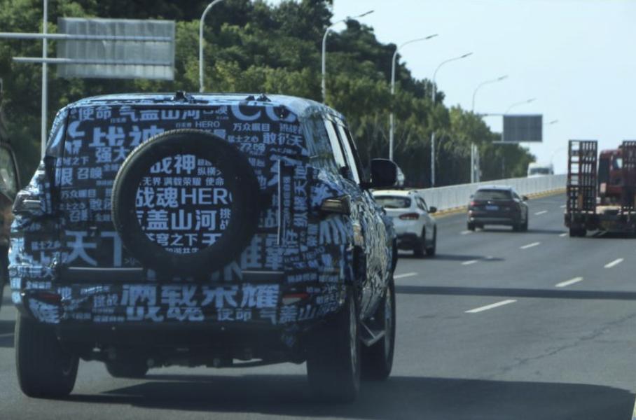 Конкурента Hummer EV от китайской Dongfeng сфотографировали на дороге