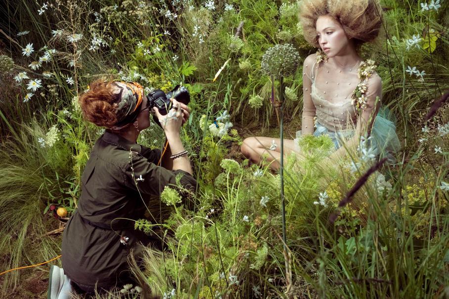 Появились первые фотографии из нового календаря Pirelli 