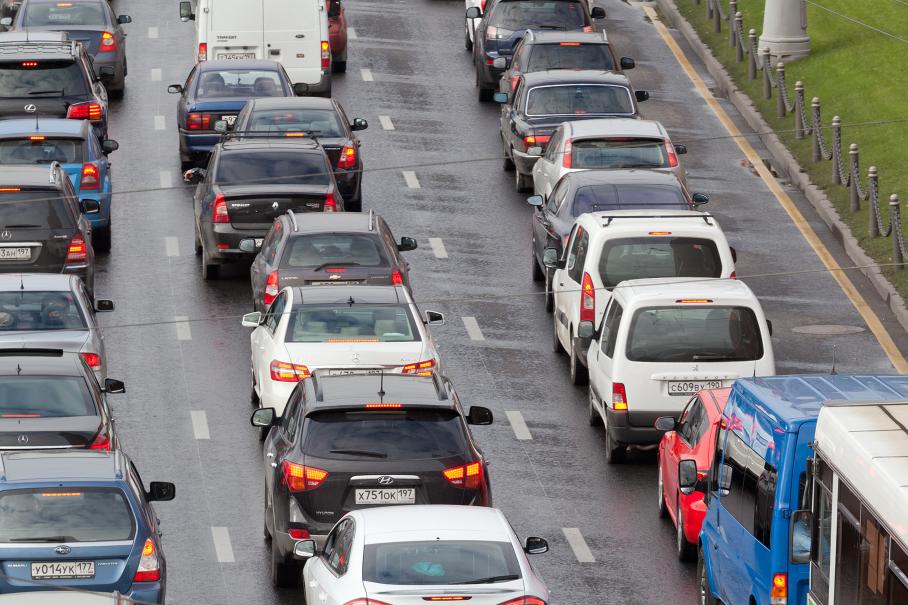 Личному транспорту в России предрекли смерть уже через восемь лет 