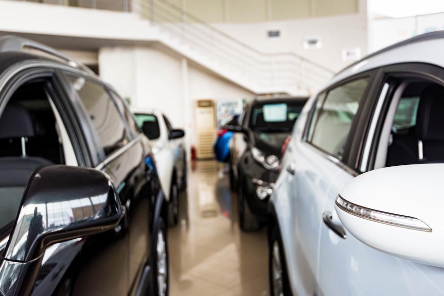 Московские дилеры массово скупают машины у региональных автосалонов