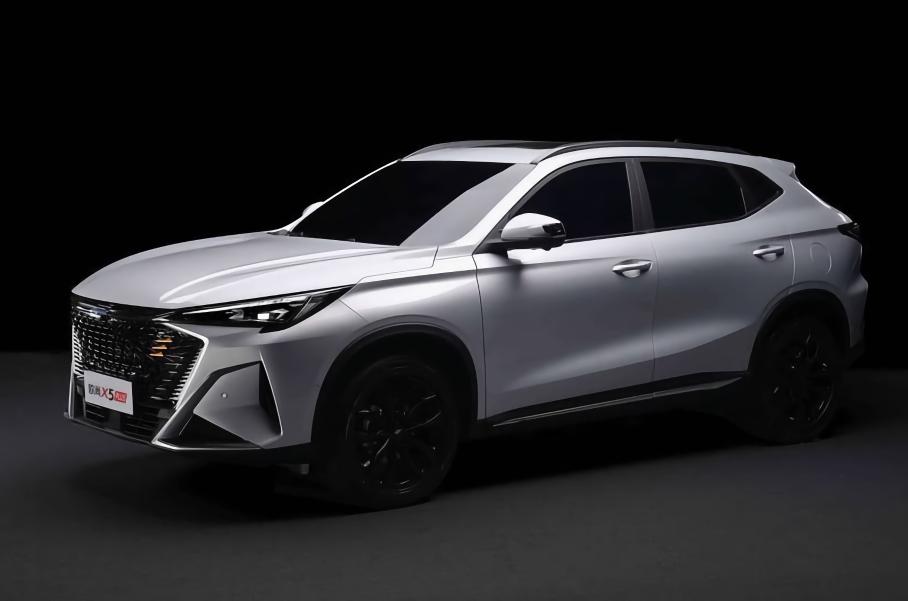Changan выпустит ещё один кроссовер с необычным салоном