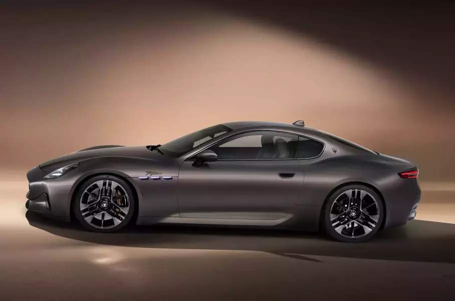 Новый Maserati GranTurismo, обновлённые Mercedes-Benz и последний Ford GT: главное за неделю