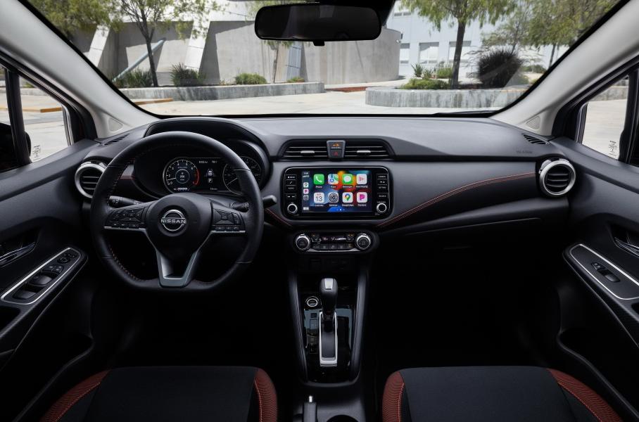 Интерьер обновленного Nissan Versa
