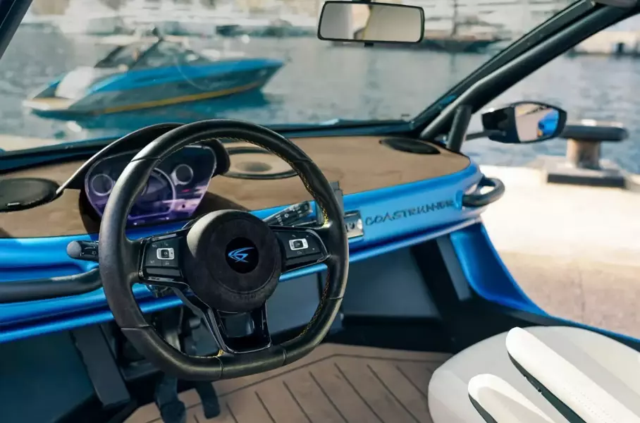 В Нидерландах построили пляжный электрокар с холодильником