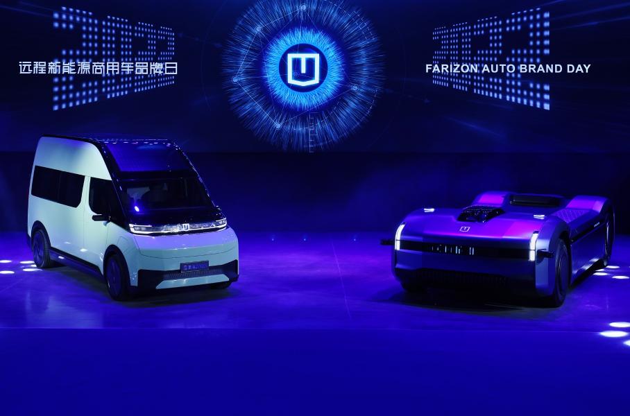 Geely показала беспилотный тягач и модульный «супервэн»