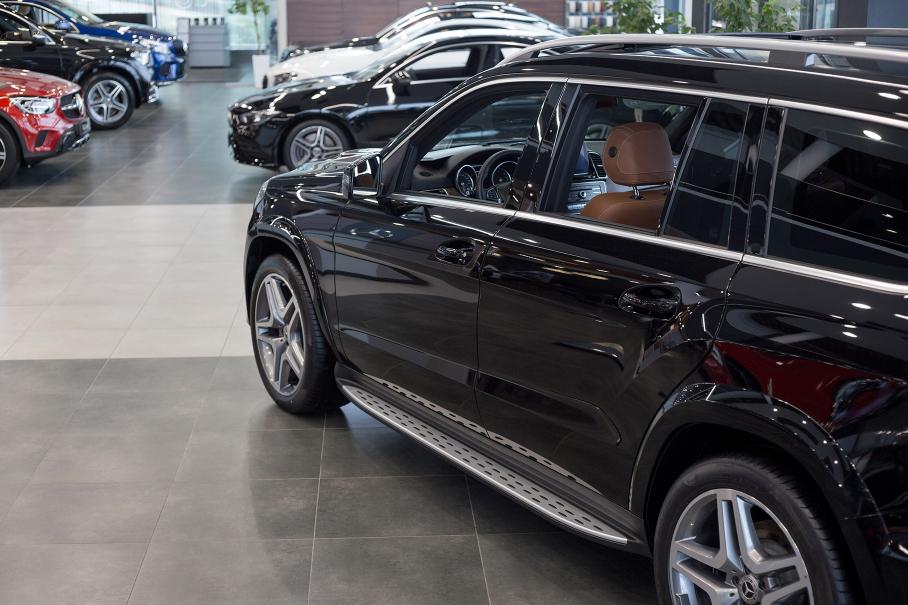 Запасов новых иномарок в России хватит до конца года