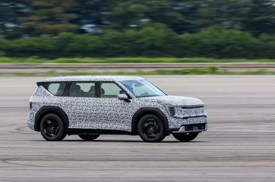 Предсерийный прототип Kia EV9