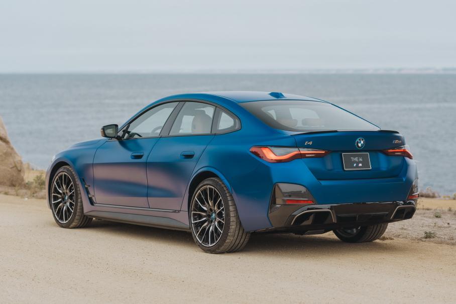 BMW объяснила, почему обновления несовместимы с парковкой на склоне