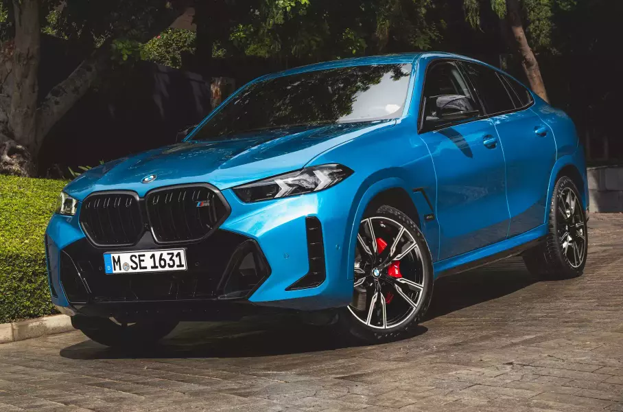 Обновлённые BMW X5 и X6, новый кроссовер Toyota и последние Lamborghini с атмосферным V12: главное за неделю