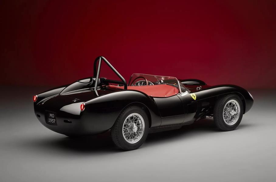 Посмотрите на детскую копию Ferrari Testa Rossa, подготовленную к гонкам