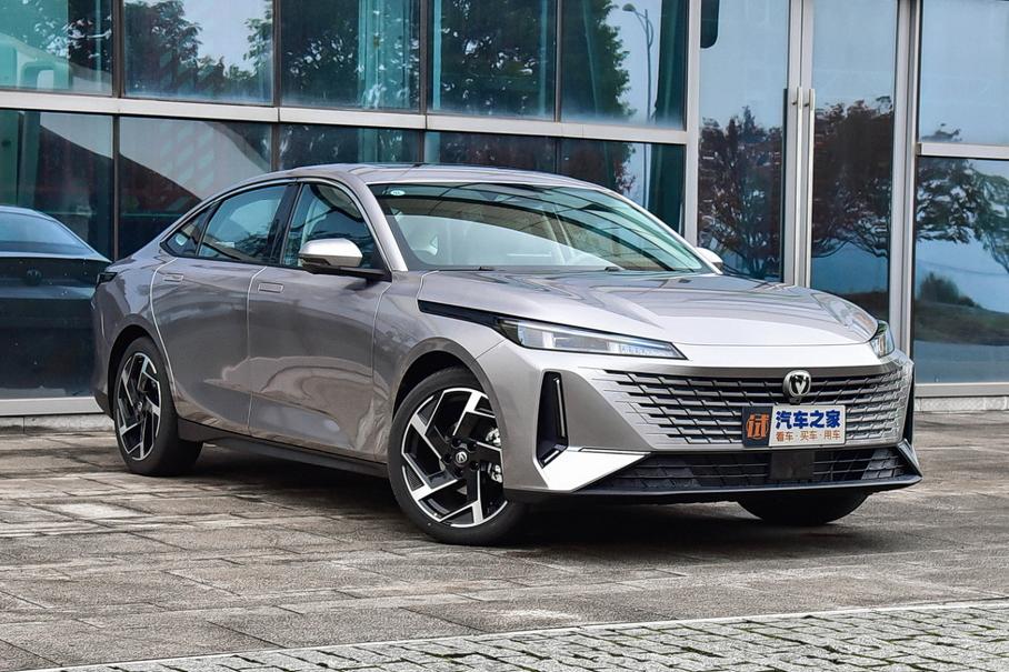 Стартовали продажи седана Changan вдвое дешевле Toyota Camry