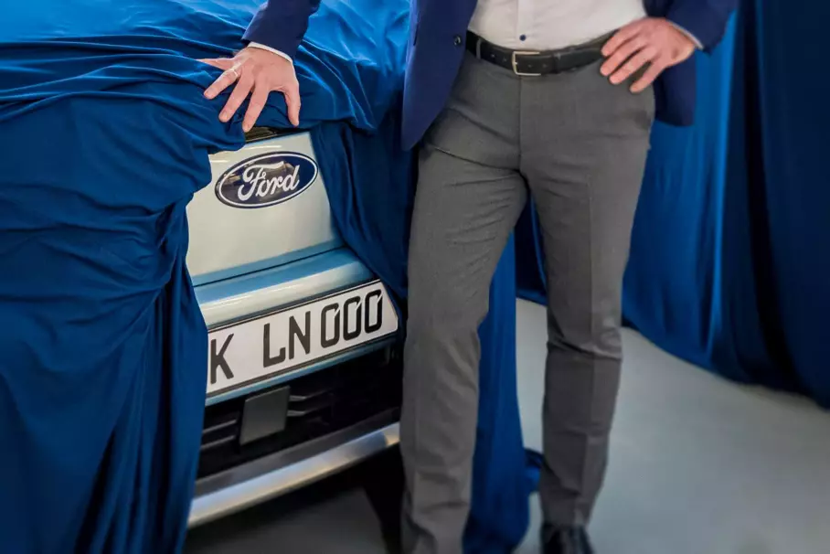 Электрокар Ford на платформе Volkswagen: последний тизер перед премьерой