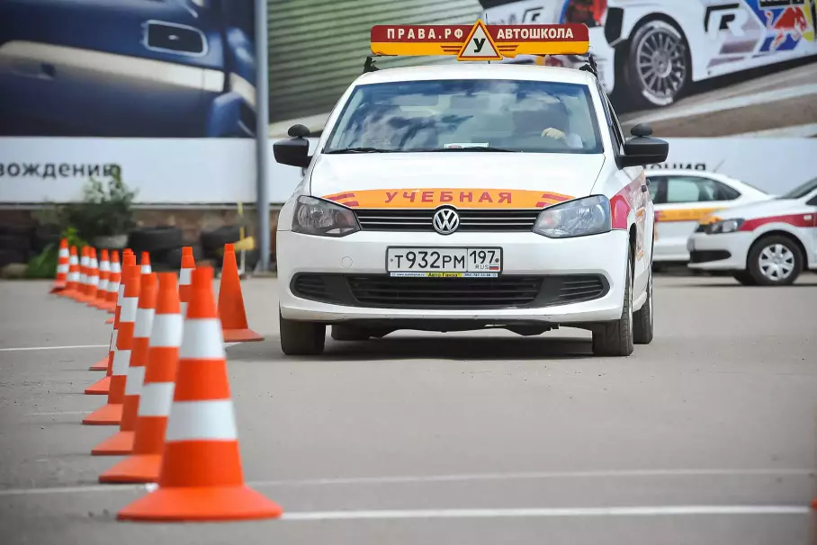 В России резко сократилось число автошкол