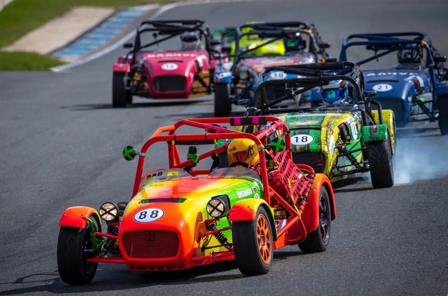 Новый сезон российских ретрогонок Classic Touring стартует в мае