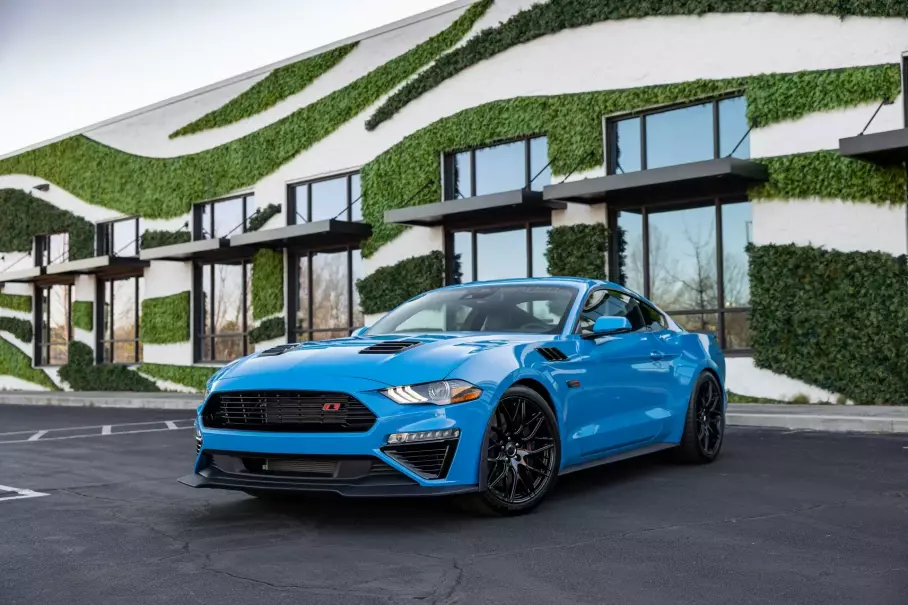 Стандартный Ford Mustang подготовили к гоночным трассам