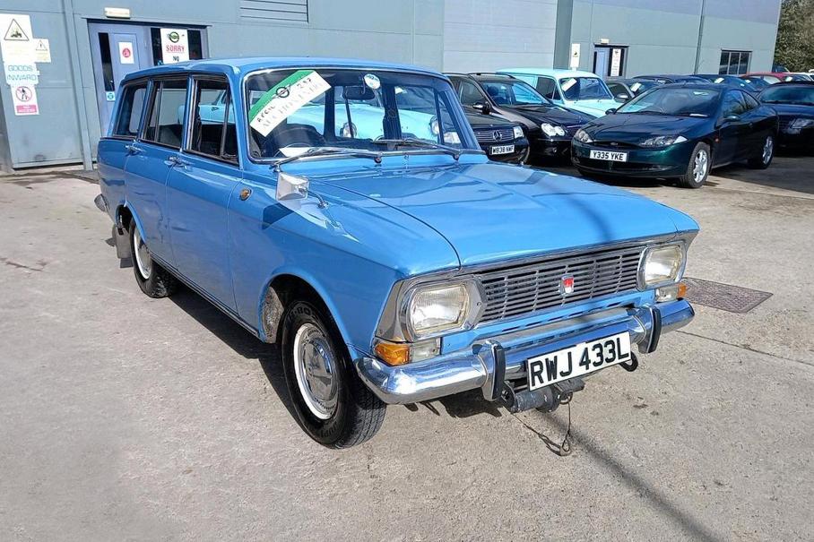 Посмотрите на редкий «Москвич»-универсал с правым рулём