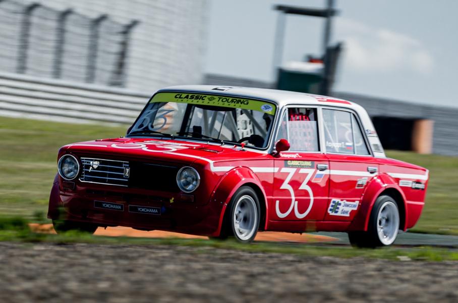 В Подмосковье прошел второй этап российских ретрогонок Classic Touring